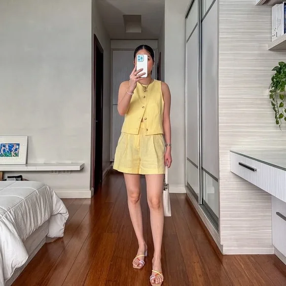 ZARA LINEN VEST AND HIGH-WAISTED SHORTS - Picture 11 of 16